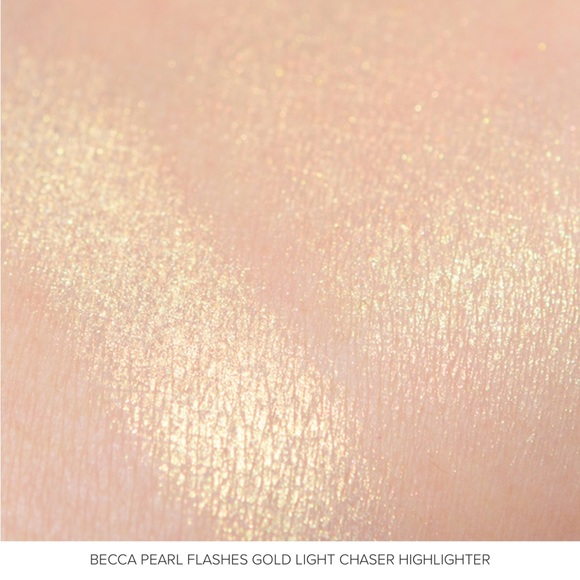 Becca Cosmetics Light Chaser Highlighter in Pearl Flashes Gold - BNIB - Picture 6 of 16